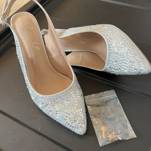 Size 7 brand new Lauren Lorraine sparkly silver sling back